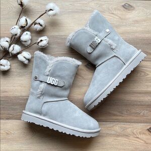 🍁UGG🍁 BAILEY UGG METAL GRAPHIC BOOTS